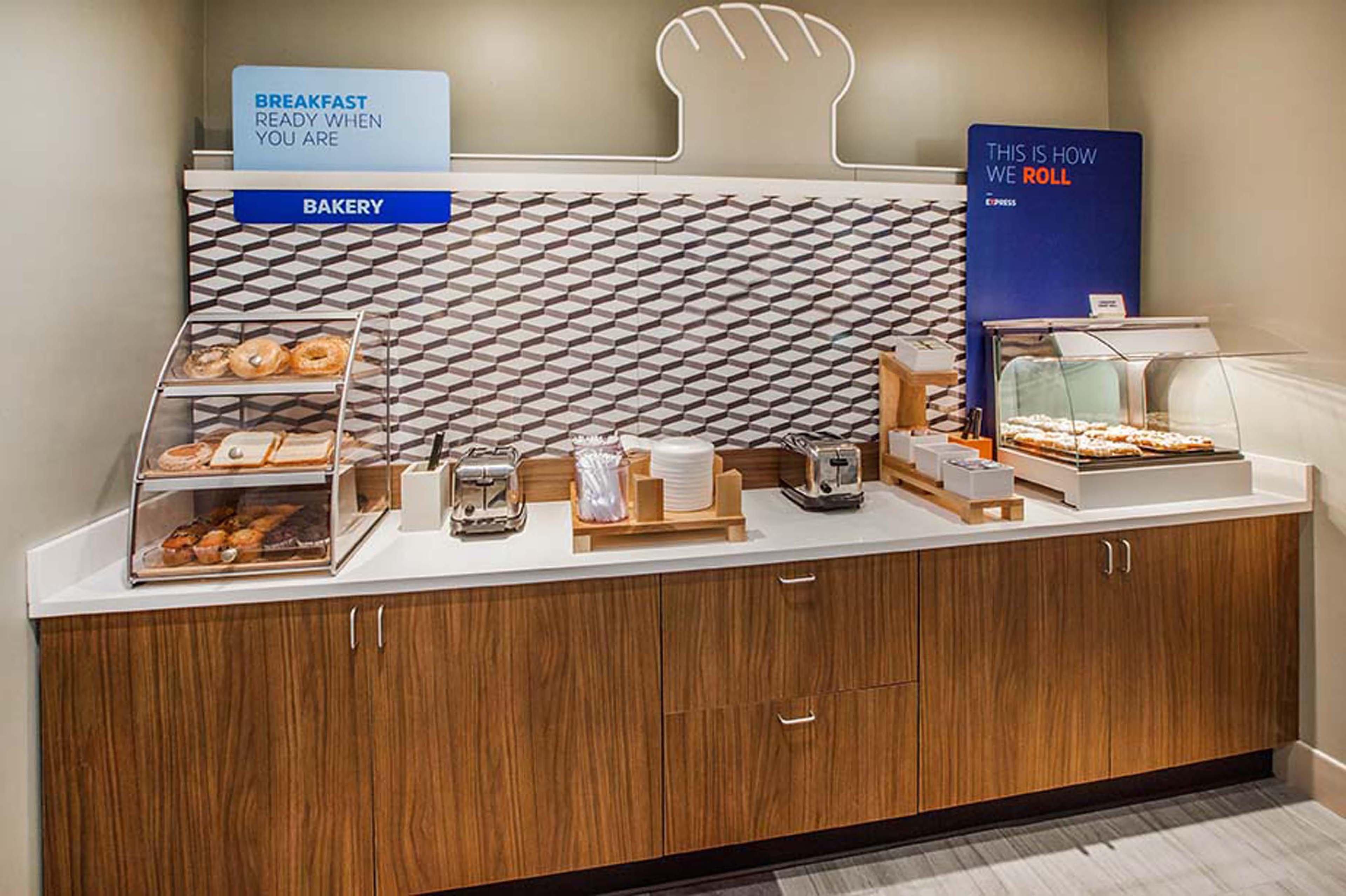 Holiday Inn Express & Suites Pine Bluff/Pines Mall By Ihg Экстерьер фото
